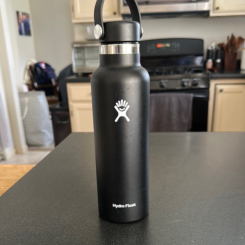 Hydro Flask Black Water Bottle
